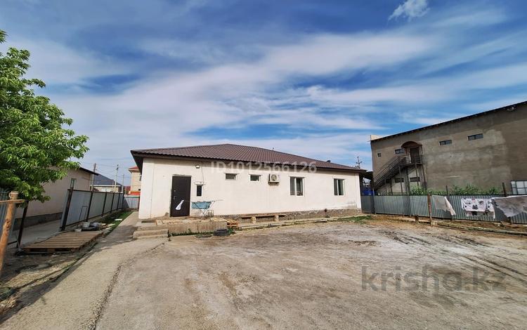 Отдельный дом · 5 комнат · 300 м² · 10 сот., мкр Жулдыз, Қуан Демешов 2а — Рядом с рестораном Бул Бул и Той сарайы за 34 млн ₸ в Атырау — фото 2