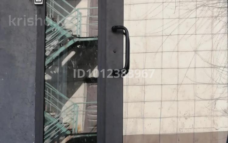 1-комнатная квартира · 8 м² · 2/5 этаж, мкр Аксай-3 10а — Толе Би МомышУлы за ~ 10.5 млн ₸ в Алматы, Ауэзовский р-н — фото 2