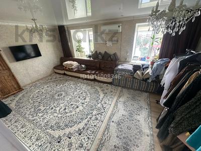 3-бөлмелі пәтер · 60 м² · 6/6 қабат, мкр 8, Братьев Жубановых 276 — Сатпаева-Братьев Жубановых, бағасы: 21 млн 〒 в Актобе