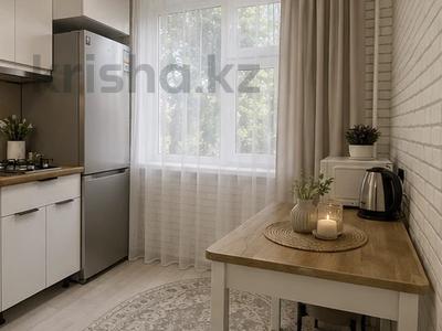 2-комнатная квартира · 52 м², мкр Салтанат, Мкр Самал за 14 000 ₸ в Таразе