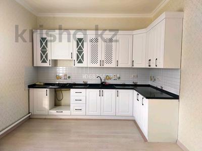 Отдельный дом · 4 комнаты · 180 м² · , Курмангалиев 74 за 26 млн ₸ в Алмалы