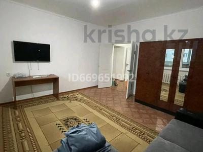 2-бөлмелі пәтер, 62 м², 2/5 қабат тәулік бойы, Мерей мкр 9 — Рыскулова, бағасы: 13 000 〒 в 