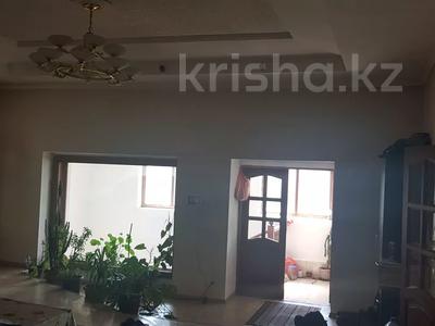 Продажа домов и дачи в Абай обл.: Отдельный дом · 9 комнат · 750 м² · 10 сот., Валиханова — Мамай батыра за 270 млн 〒 Отдельный дом · 9 комнат · 750 м² · 10 сот., Валиханова — Мамай батыра за 270 млн 〒 в Семее