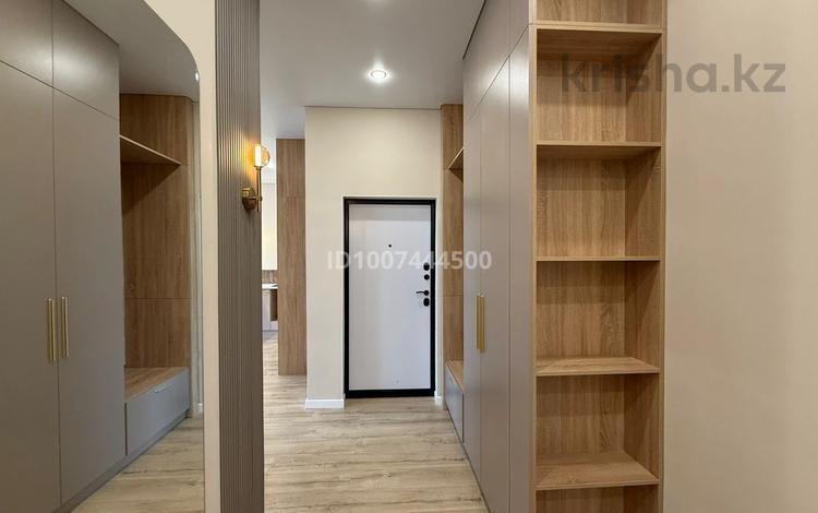 3-комнатная квартира · 65 м² · 12/13 этаж, Жубан Молдагалиев 5 за 43 млн 〒 в Астане, Нура р-н — фото 2
