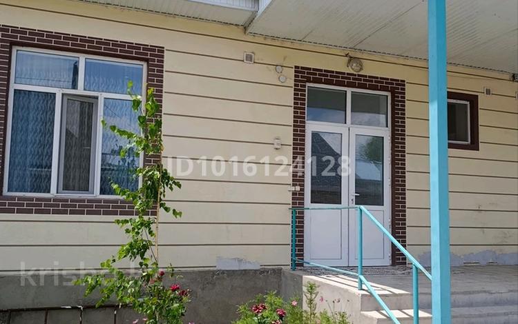 4-комнатная квартира · 120 м², Нуркен абдирова 6в — За базаром за 150 000 ₸ в Мерке — фото 2