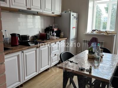 2-бөлмелі пәтер · 72 м² · 3/6 қабат, Ермекова 102/1, бағасы: 260 000 ₸ в Караганде, Казыбек би р-н