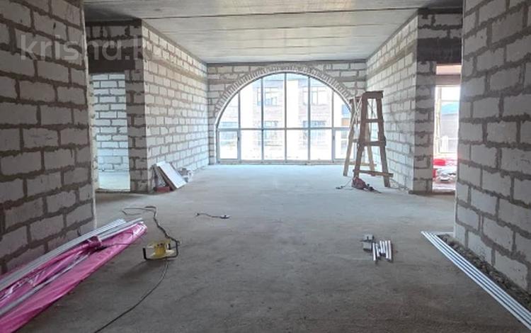 Отдельный дом · 4 комнаты · 320.6 м² · 10 сот., Батыс парк за 115 млн ₸ в Актобе — фото 13