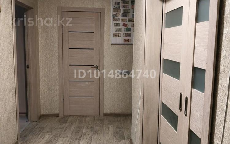 3-бөлмелі пәтер · 75 м² · 1/5 қабат, Қонаев ш/а. 63, бағасы: 33 млн ₸ в Уральске, мкр Кунаева — фото 2