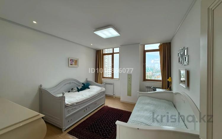 4-комнатная квартира · 140 м² · 10/21 этаж, Кабанбай батыра 43Г за 750 000 ₸ в Астане, Нура р-н — фото 11