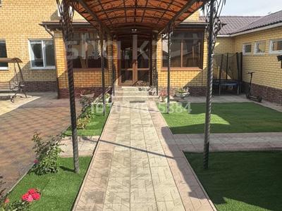 Жеке үй · 6 бөлме · 240 м² · 12 жүзд., Переулок Шоссейный 42/2 — Кафе Наурыз, бағасы: 188 млн ₸ в Усть-Каменогорске, Меновное