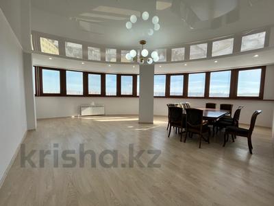 3-комнатная квартира · 138 м² · 9/16 этаж, мкр Юго-Восток, Шахтеров 60 за 56.5 млн 〒 в Караганде, Казыбек би р-н