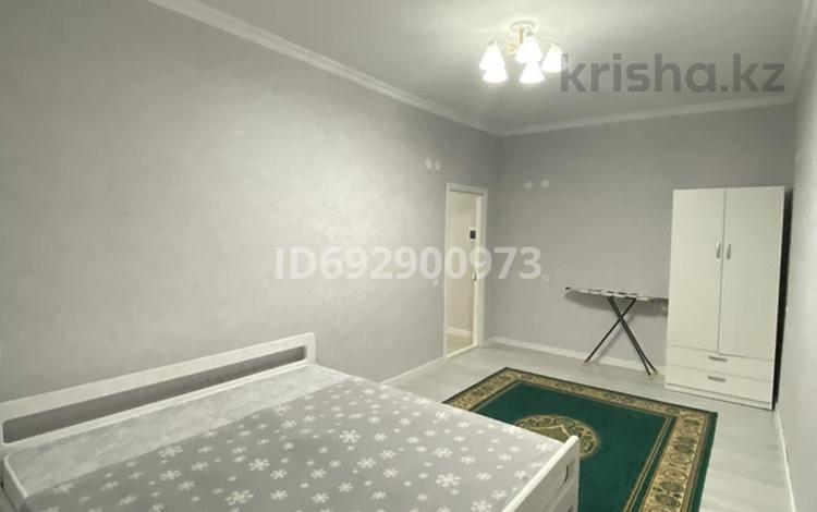 2-комнатная квартира, 65.2 м², 3/5 этаж по часам, 15 18/1 — Район шнос за 2 000 〒 в Туркестане — фото 2