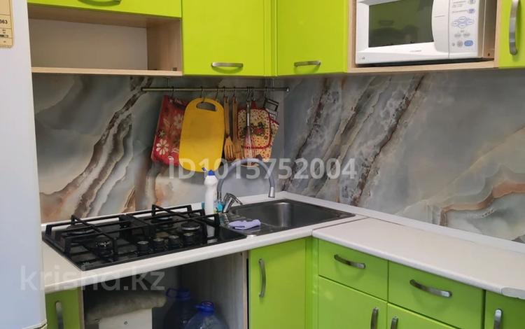 2-бөлмелі пәтер · 43 м² · 2/5 қабат, Ержанова 43 — Городского парка, бағасы: 180 000 ₸ в Караганде, Казыбек би р-н — фото 2