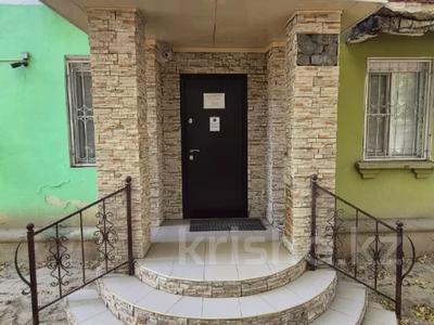 Свободное назначение, офисы, магазины и бутики, склады, салоны красоты, медцентры и аптеки, образование, кабинеты и рабочие места · 60 м² за 300 000 〒 в Атырау, мкр Центральный