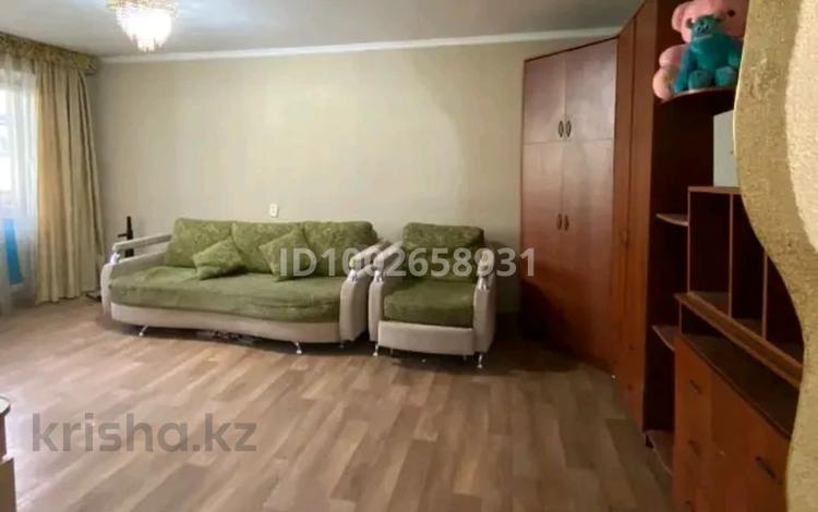 1-комнатная квартира · 31.7 м² · 3/5 этаж, 14 микрорайон за 130 000 ₸ в Семее — фото 2