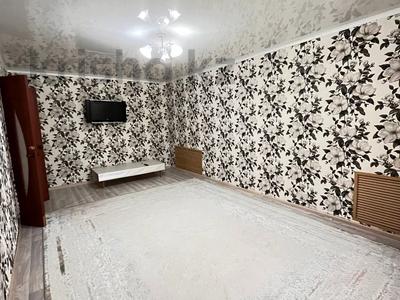 2-комнатная квартира · 49.7 м² · 5/5 этаж, Жаксыгулова за 11.4 млн 〒 в Уральске