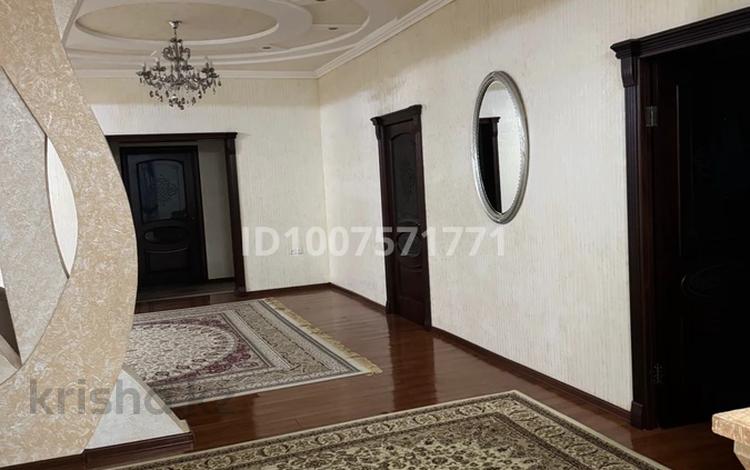 Отдельный дом · 7 комнат · 200 м² · 16.2 сот., Жолаева за 80 млн 〒 в Таразе — фото 2