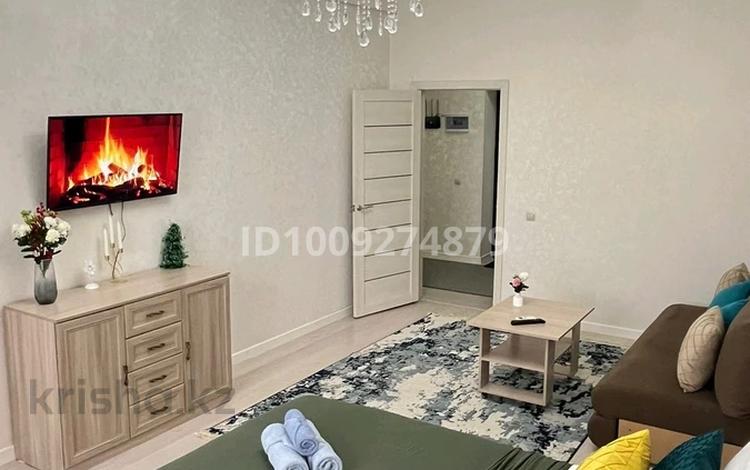 1-бөлмелі пәтер · 55 м² · 8/15 қабат, 17-й мкр, ​17-й микрорайон 6, бағасы: 2 500 〒 в Актау — фото 2