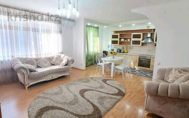 2-бөлмелі пәтер, 80 м², 7/9 қабат ай сайын, Габдуллина 4, бағасы: 350 000 〒 в Астане — фото 2