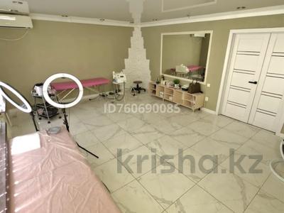 Свободное назначение, офисы, магазины и бутики, салоны красоты, медцентры и аптеки, образование, студии · 100 м² за 460 000 〒 в Уральске