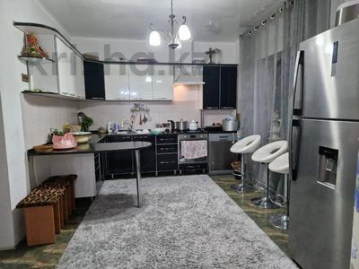Отдельный дом · 4 комнаты · 180 м² · 10 сот., Восточный правый 5717 за 500 000 〒 в Семее