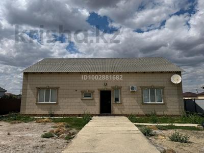 Отдельный дом · 3 комнаты · 150 м² · 10 сот., мкр Бирлик-2, Амины Омирзаковой 81 — Магазин Береке за 25 млн ₸ в Атырау