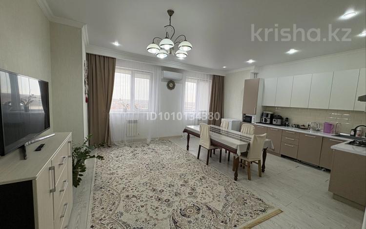 3-комнатная квартира · 96.9 м² · 5/8 этаж, мкр Нурсая-3, Абулхаир хана 70/6 за 50 млн ₸ в Атырау — фото 2