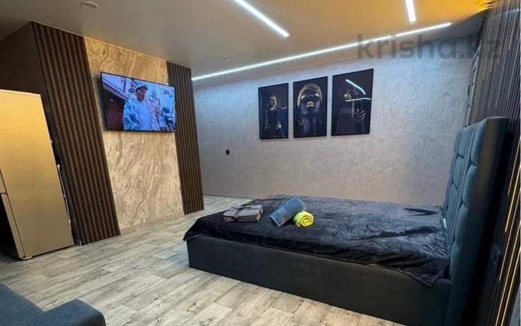 1-комнатная квартира · 49 м² · 2/9 этаж, Шакарима — 1комн ЛЮКС Центр за 1 500 〒 в Семее — фото 2