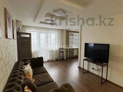 4-комнатная квартира, 62 м², 5/5 этаж посуточно, Алиханова 40 за 18 000 〒 в Караганде