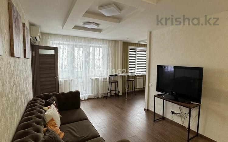 4-комнатная квартира, 62 м², 5/5 этаж посуточно, Алиханова 40 за 18 000 〒 в Караганде — фото 2