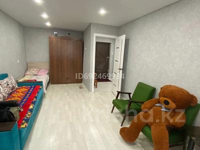 1-комнатная квартира, 40 м², 1/5 этаж помесячно, Валиханова 178 за 130 000 〒 в Семее