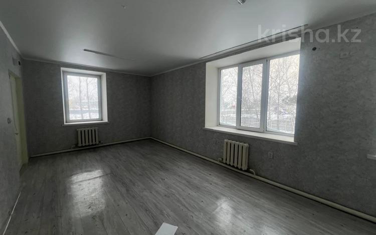 Свободное назначение, офисы, магазины и бутики, склады, общепит, салоны красоты, сельское хозяйство, бани, гостиницы и зоны отдыха, медцентры и аптеки, образование · 875 м² за 93 млн 〒 в Костанае — фото 2