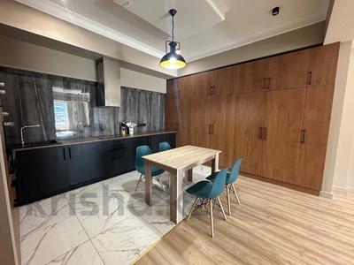 2-бөлмелі пәтер, 90 м², 2/10 қабат ай сайын, Кабанбай Батыра 15 — Бегалина, бағасы: 500 000 〒 в Алматы, Медеуский р-н