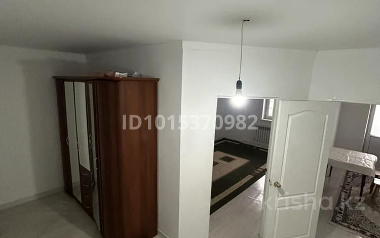 1-комнатная квартира · 50 м² · 2/5 этаж, мкр. Алтын орда 17а к1 — Возле теннисного корпа за 130 000 ₸ в Актобе — фото 2