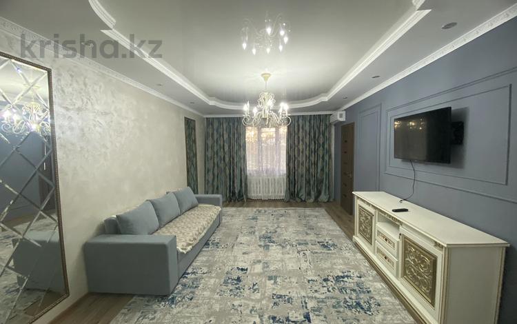 1-комнатная квартира, 53 м², 1/5 этаж посуточно, Каратал мкр 43в за 15 000 〒 в Талдыкоргане — фото 8