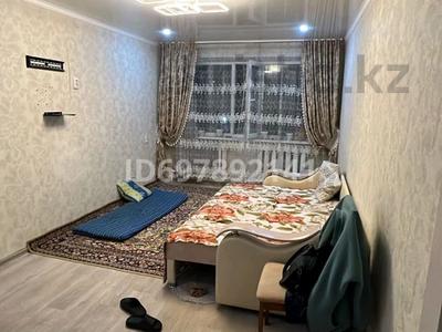 2-комнатная квартира, 50 м², 3/5 этаж помесячно, мкр Юго-Восток, Строителей 29 за 180 000 〒 в Караганде, Казыбек би р-н