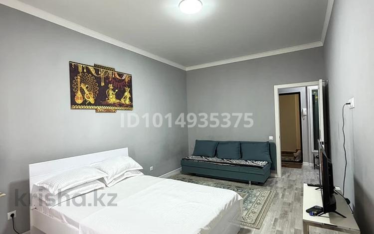 1-комнатная квартира · 40 м², Санжара Асфендиярова 6 за 2 000 ₸ в Астане, Нура р-н — фото 2