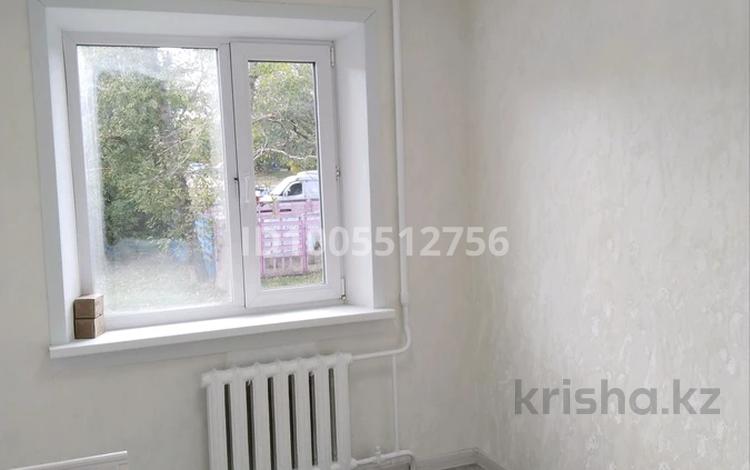 4-бөлмелі пәтер · 61 м² · 1/5 қабат, 5 мкр 32 дом — Магазин хозяин, бағасы: 13 млн ₸ в Степногорске — фото 2