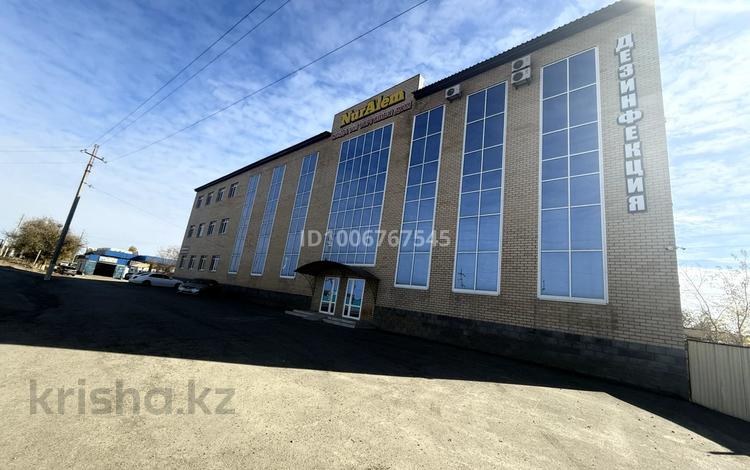 Магазины и бутики · 2400 м² за 2.4 млн ₸ в Актобе, мкр. Курмыш — фото 2