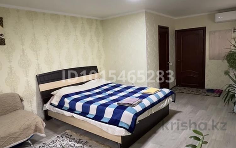 1-комнатная квартира · 20 м², Махамбет Өтемісұлы 133 — Қонаев за 10 000 ₸ в Актобе, мкр. Курмыш — фото 2