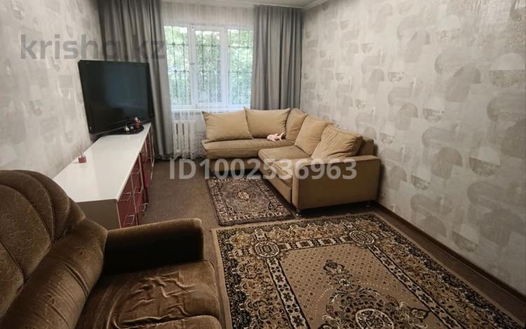 1-комнатная квартира · 33 м² · 1/4 этаж, мкр №8 17 за 210 000 ₸ в Алматы, Ауэзовский р-н — фото 2