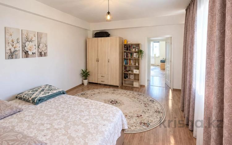 2-бөлмелі пәтер · 72 м² · 3/5 қабат, ул. Суворова — Саина, бағасы: 35 млн ₸ в Боралдае (Бурундай), мкр Водник-2 — фото 2