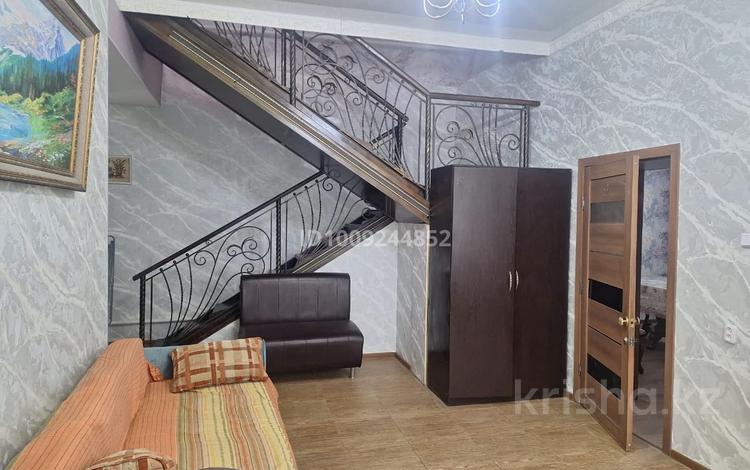 Дом · 6 комнат · 220 м², Поспелова 5 за 70 000 ₸ в Караганде, Казыбек би р-н — фото 2