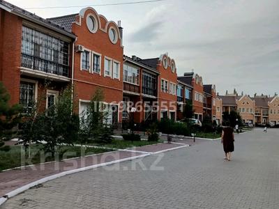 Жер үй мен саяжайлар в Костанайской обл.: Жеке үй · 3 бөлме · 160 м² · 1 сот., Микрорайон Северный, КГ Элитный — Костанай Плаза, бағасы: 75 млн 〒 Жеке үй · 3 бөлме · 160 м² · 1 сот., Микрорайон Северный, КГ Элитный — Костанай Плаза, бағасы: 75 млн 〒