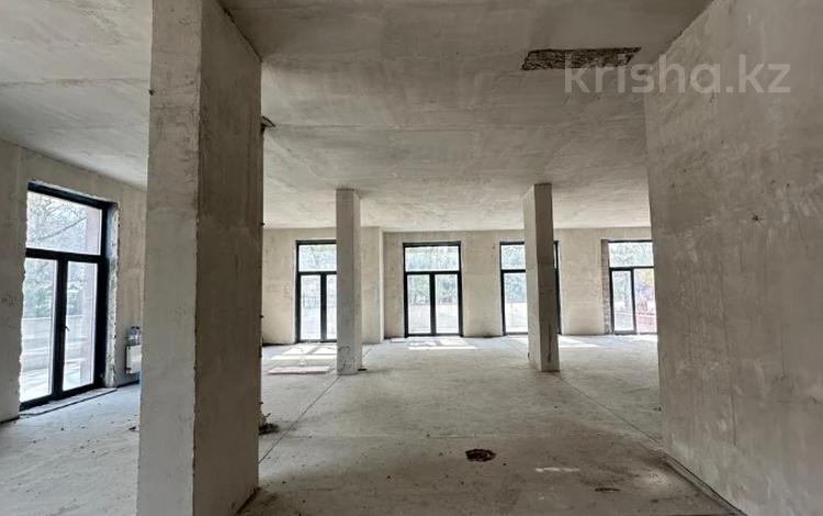 4-бөлмелі пәтер · 219 м² · 1/3 қабат, Ондасынова, бағасы: 264 млн ₸ в Алматы, Медеуский р-н — фото 11