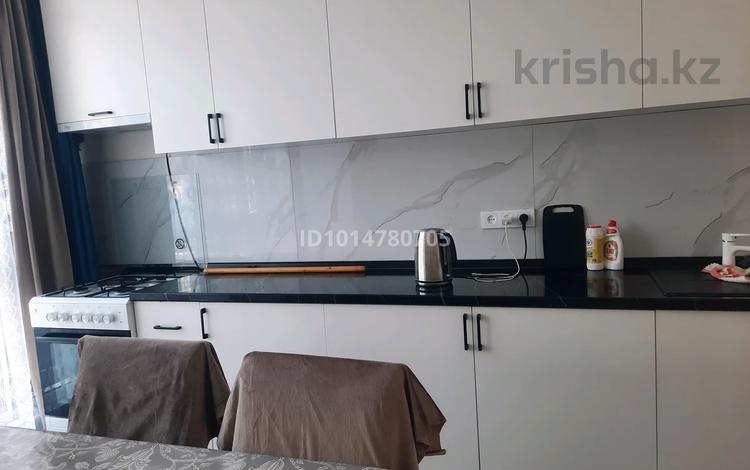 1-комнатная квартира · 48.5 м² · 1/7 этаж, мкр Акбулак 206 — Шарипова за 220 000 ₸ в Алматы, Алатауский р-н — фото 2