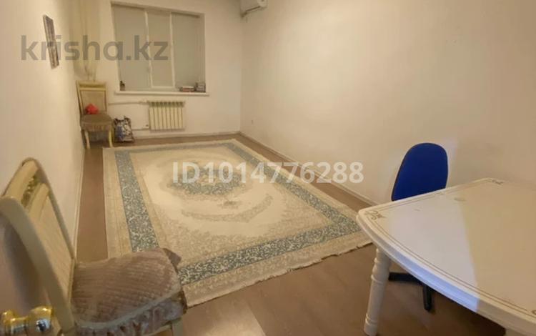 2-комнатная квартира · 54.9 м², мкр Жулдыз, Кажел сариева 64-А за 150 000 ₸ в Атырау — фото 2