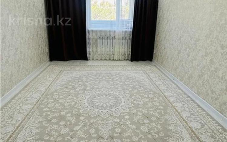 3-комнатная квартира · 62 м² · 4/5 этаж, мкр Юго-Восток, Республики — Средняя школа №15, Средняя школа №27, Школа-лицей №57 им. С. Саттарова, Ясли-сад №41 "Гүлдер" за 23.5 млн ₸ в Караганде, Казыбек би р-н — фото 2