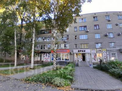 3-комнатная квартира, 68 м², 3/5 этаж, КАБАНБАЙ БАТЫРА 93 — ШКОЛА №39 за 25.5 млн 〒 в Усть-Каменогорске