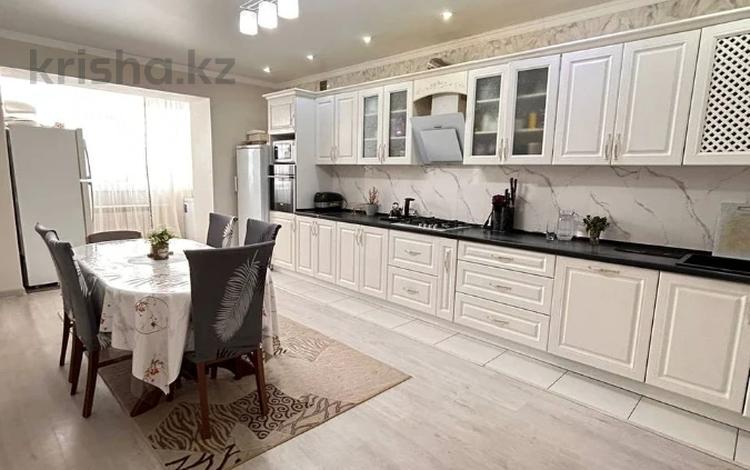 4-бөлмелі пәтер · 160 м² · 2/5 қабат, микрорайон Алтын орда (бывш. Батыс-2), бағасы: 60 млн ₸ в Актобе — фото 11